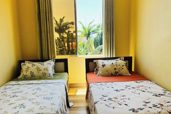 2 bedrooms, iron/ironing board, WiFi