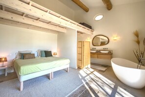 5 slaapkamers, een strijkplank/strijkijzer, wifi, beddengoed