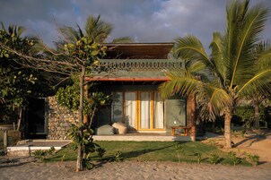 高档床上用品、羽  绒被、迷你吧、客房内保险箱