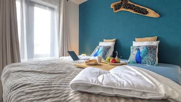 3 bedrooms, desk, iron/ironing board, travel cot