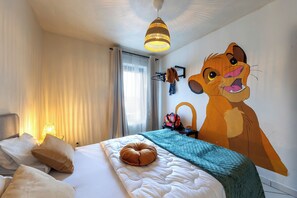 3 多间卧室、办公桌、熨斗/熨衣板、旅行婴儿床