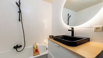 HÄrtork, bidé, handdukar och tvÄl