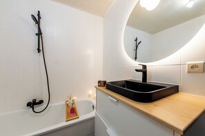 Hair dryer, bidet, towels, soap - Namur Lodge Stay (Namur)