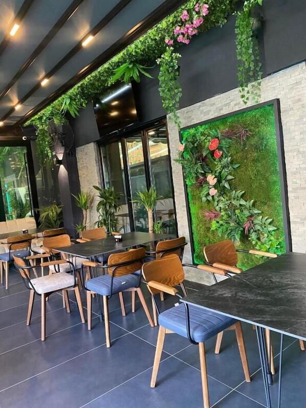 Bar (on property) - 313 Villa City Center (Tirana)