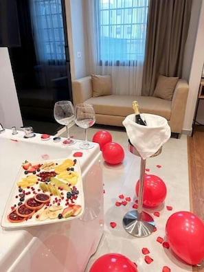 Suite, bain à remous | Literie de qualité supérieure, lits bébé (en supplément), Wi-Fi gratuit