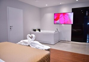 Suite, Hot Tub | Premium bedding, cots/infant beds, free WiFi, bed sheets - 313 Villa City Center (Tirana)