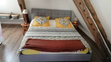 3 bedrooms, iron/ironing board, WiFi, bed sheets