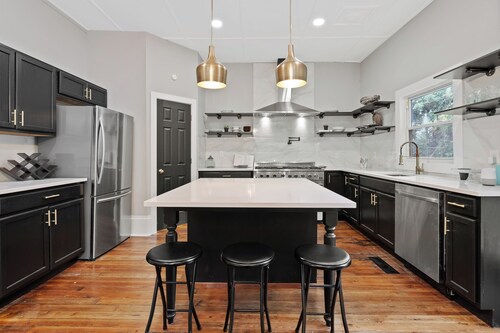 Midnight Sanctuary at Mystic Falls - 3 Bed 2.5 BA Home 1 mi to Covington Square