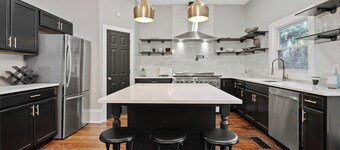 Midnight Sanctuary at Mystic Falls - 3 Bed 2.5 BA Home 1 mi to Covington Square