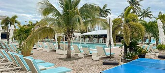 Cozy condo with shared pool, tennis court, ping pong table, W/D, central AC