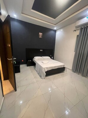 2 sovrum, strykjärn/strykbräda och sängkläder