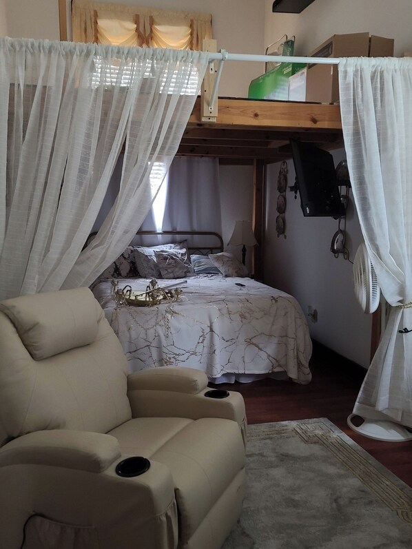 2 عدّة غرف نوم وملاءات أسرّة