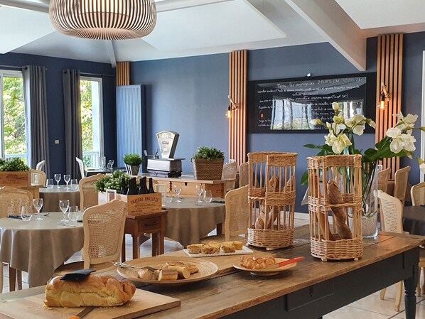 Restaurant - Hôtel restaurant bar les Voyageurs (Montaigu-Vendée)