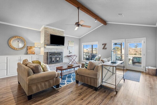 Télévision, cheminée