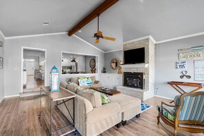 Télévision, cheminée