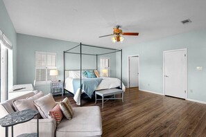 4 bedrooms, desk, iron/ironing board, travel crib