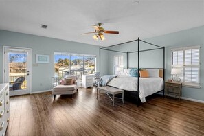 4 bedrooms, desk, iron/ironing board, travel crib