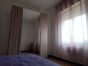 2 bedrooms, bed sheets