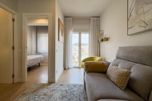 Family Apartment, Tower | Living area | 45-inch flat-screen TV with cable channels - BOUTIQUE HOME (L'Hospitalet de Llobregat)