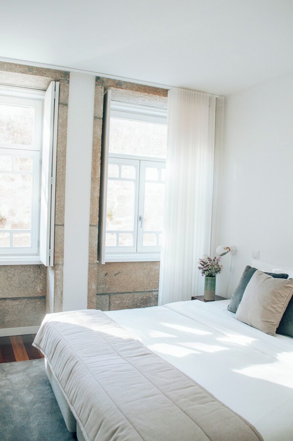 Deluxe Apartment, City View | 3 bedrooms, iron/ironing board, free WiFi - Stay In Apartments - D. Hugo 23 (Porto)