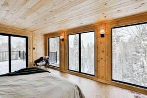 4 bedrooms, desk, iron/ironing board, travel crib