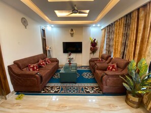 Interior - Charming bedroom in wonderful Prayagraj with AC, WiFi (Prayagraj)