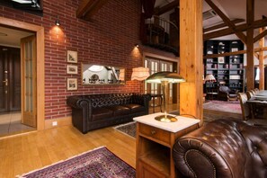 TV, fireplace, stereo