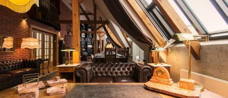 المنشأة من الداخل