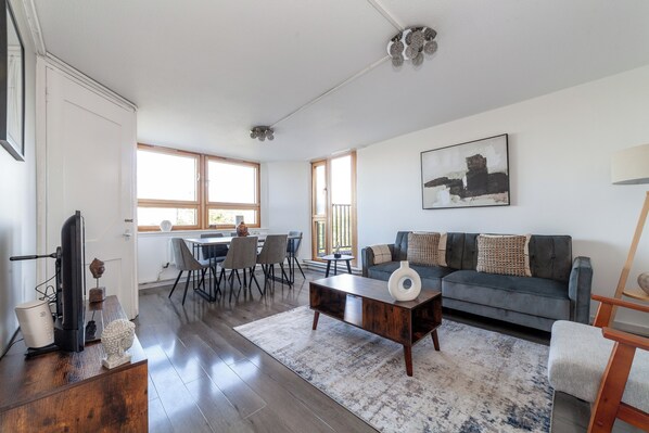 Apartment | Living area | 37-inch TV with cable channels, Netflix, streaming services