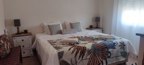 3 soverom, strykejern/-brett, reiseseng for barn og wi-fi