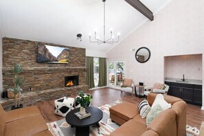 Televisie, een open haard en videospelletjes