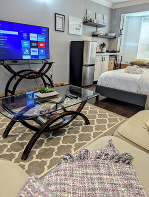 3 habitaciones, tabla de planchar con plancha, wifi y ropa de cama