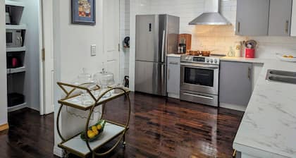 IvyRose-3 bedroom house with Gym, Sauna and Hot tub in Winnipeg
