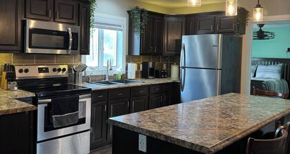 Charming 3-bedroom River/Lake Accessible House across from Clemins River Resort