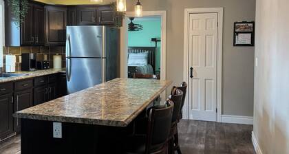 Charming 3-bedroom River/Lake Accessible House across from Clemins River Resort