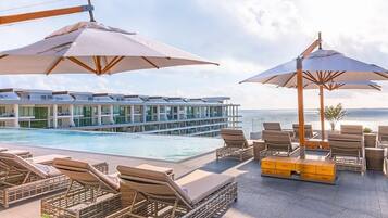 7 outdoor pools, free pool cabanas, pool umbrellas