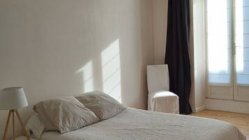 2 chambres, fer et planche Ă  repasser, Wi-Fi, draps fournis