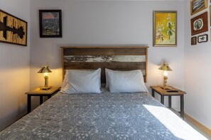 Standard Room, 1 Queen Bed | Free WiFi, bed sheets - Rams Head Inn (Rossland)