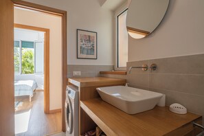 Apartment, Balcony, Partial Sea View | Bathroom | Shower, hair dryer, bidet, towels - Green Home Seaside Parking  Wifi Ac Genova (Genoa)