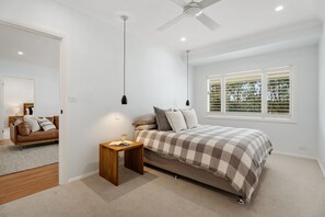 3 bedrooms, iron/ironing board, WiFi (free), bed sheets