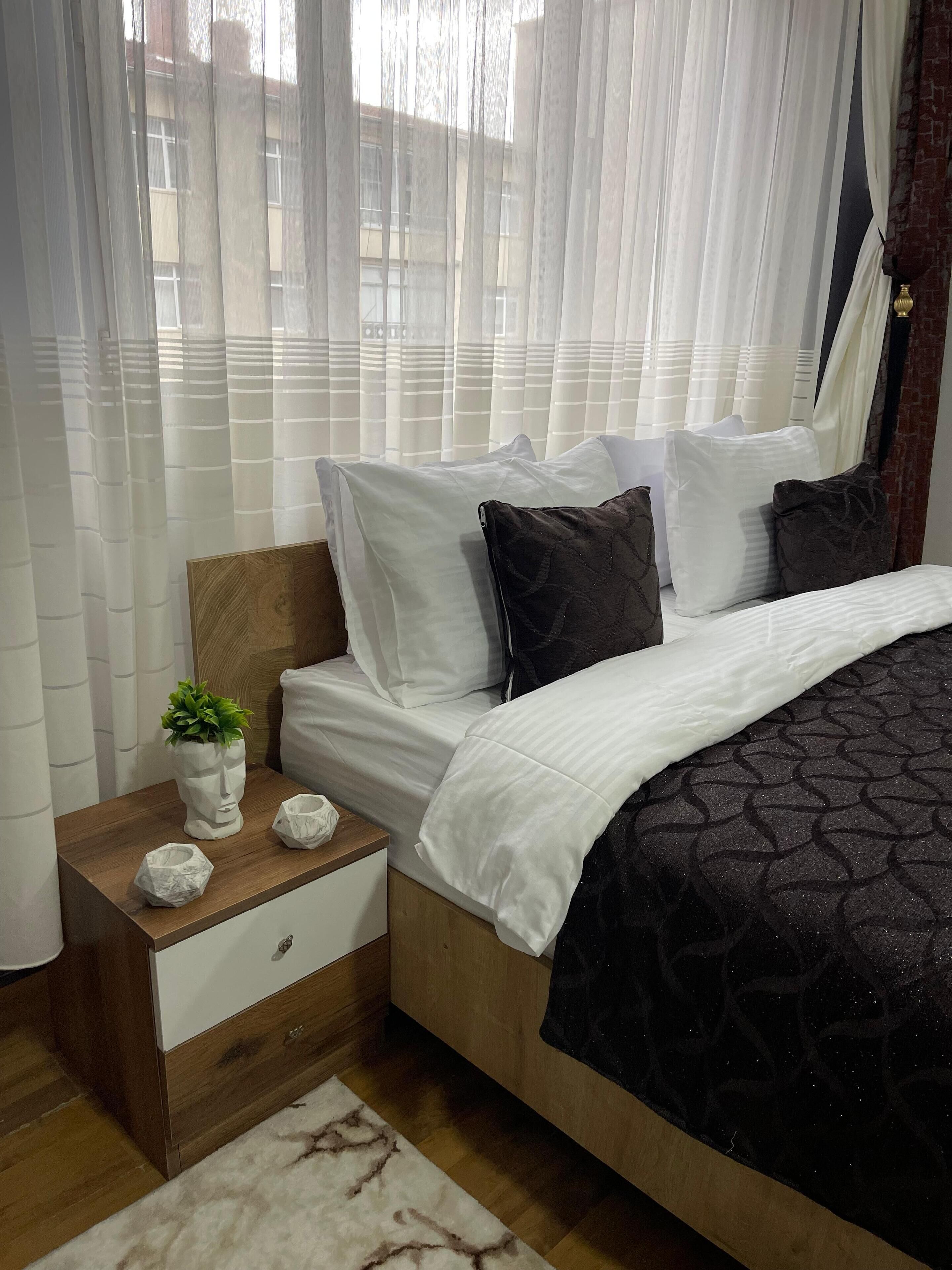 Desk, laptop workspace, free WiFi