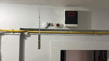 2 bedrooms, desk, laptop workspace, free WiFi