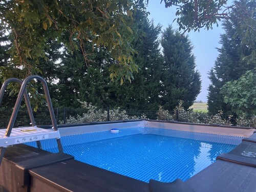 Detached Provencal house with private pool, close to the lake.