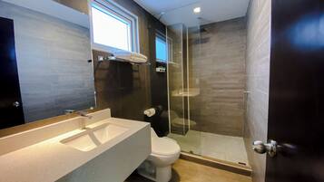 Superior Double Room, Courtyard View | Bathroom