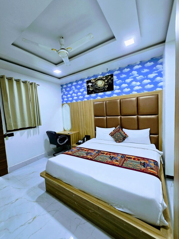Kamar Double Deluks, pemandangan kota | Seprai katun Mesir, seprai premium, selimut bulu angsa, dan busa memori