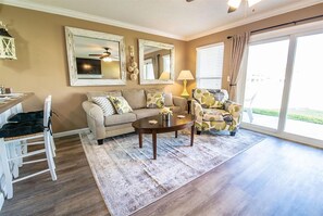 Leilighet, 1 kingsize-seng med sovesofa (Seacove 6A) | Oppholdsområde