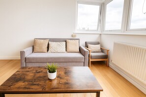 Apartment | Living area | 37-inch Smart TV with cable channels, Netflix, streaming services