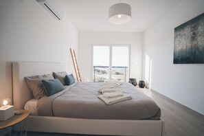 4 bedrooms, iron/ironing board, travel crib, free WiFi