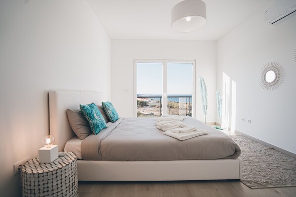4 bedrooms, iron/ironing board, travel cot, free WiFi