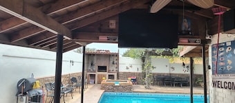 Beautiful house 3 bedroom and 2 1/2  baths , contemporary style, great location